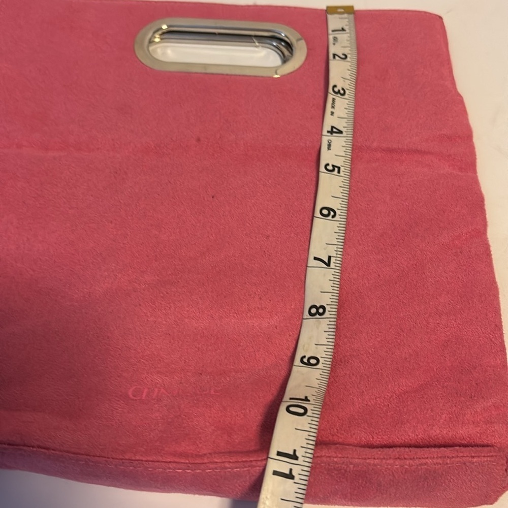 CLINQUE PINK FAUX SUEDE CLUTCH/HAND BAG WITH SILVER HANDLE
ADORABLE ππππ - Picture 10 of 11